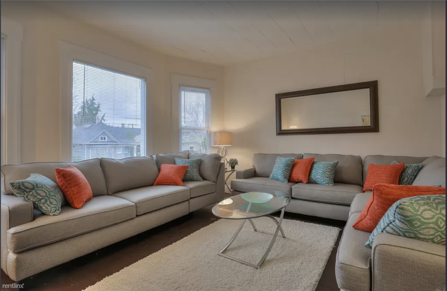 Foto del edificio - 5 br, 2.5 bath House - 310 11th Ave E