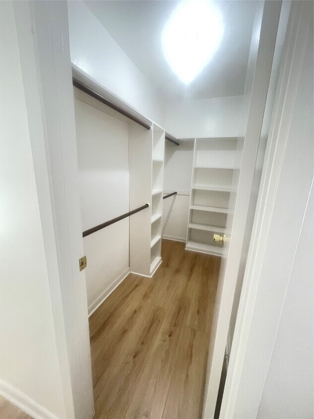 Building Photo - 701 Rosedale St