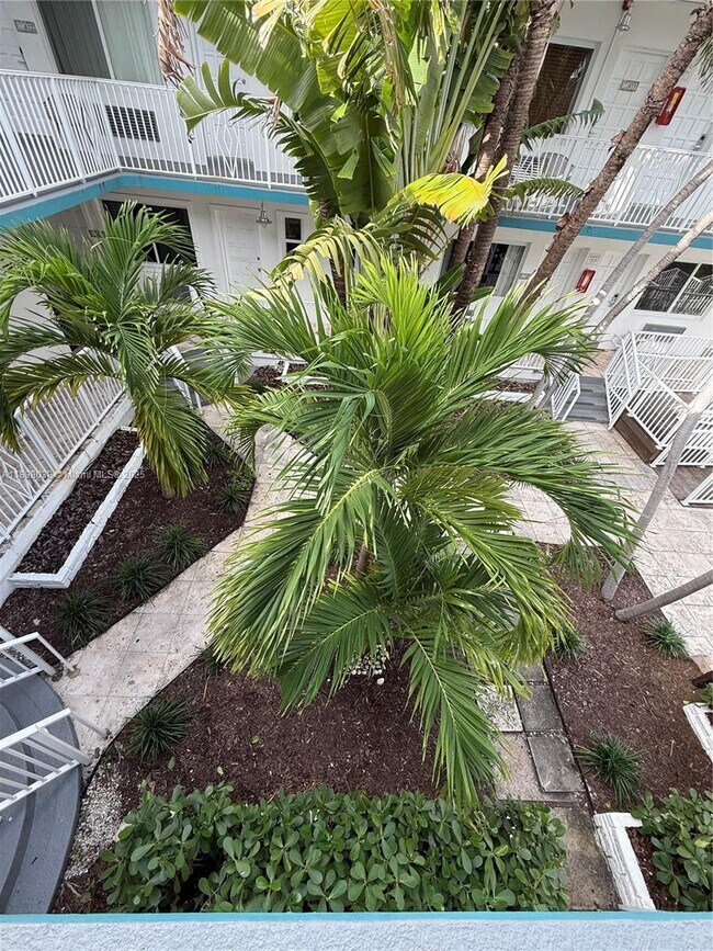 Foto del edificio - 7710 Harding Ave