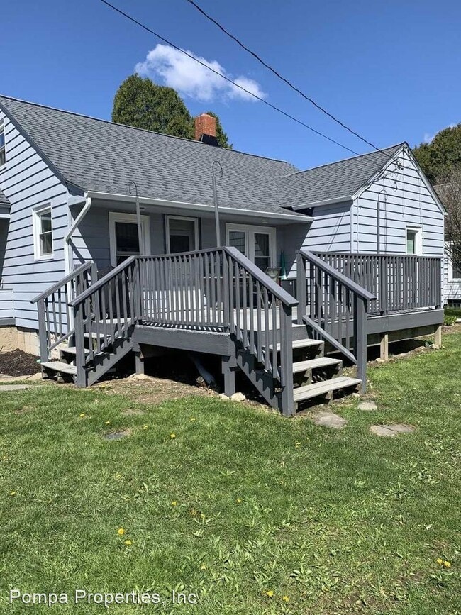 Building Photo - 3 br, 1 bath House - 534 N Buhl Farm Drive