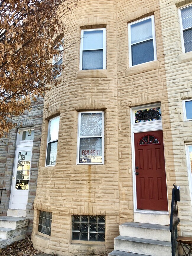 Foto del edificio - Charming 3 Bedroom Townhome in Hampden - B...