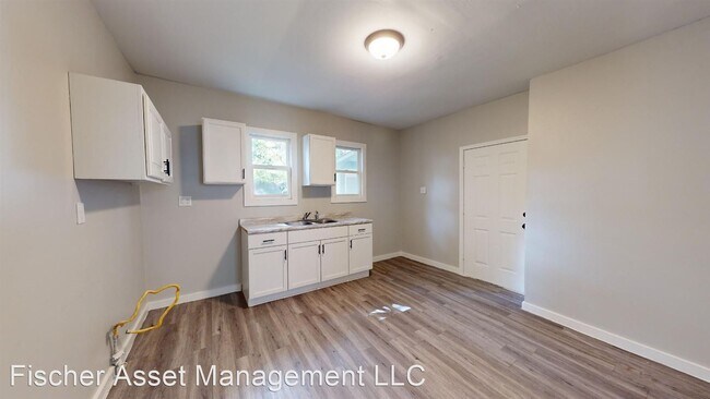 Building Photo - 2 br, 1 bath Apartment - 3150 W 40th Stree...