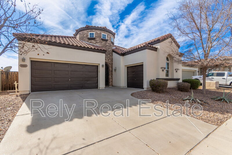 Foto principal - 18453 W Sunnyslope Ln