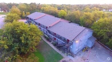 Building Photo - 3200 Lake Como Dr