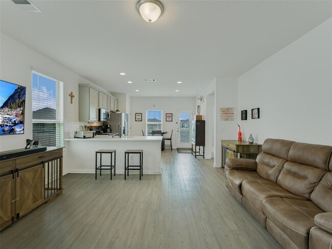 Foto del edificio - 6802 Tiznow Ln