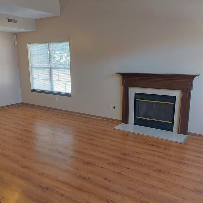 Building Photo - 3138 River Shore Pl