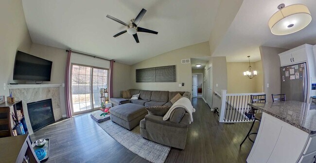 Foto del edificio - 3D Tour Available - West Side + Fenced-in Yard + Attached 2-Car Garage + Washer-Dryer Included! A...