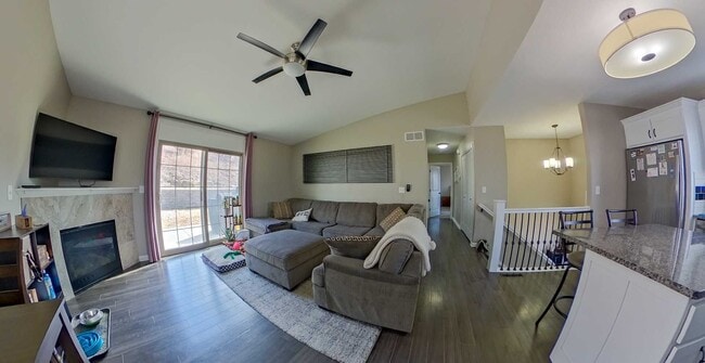 Building Photo - 3D Tours + West Side + Fenced-in Yard + At...