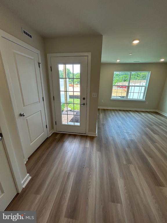 Foto del edificio - 28 Barnes Wy