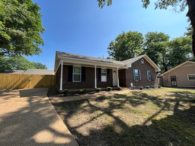 Building Photo - HALF OFF FIRST MONTH'S RENT!