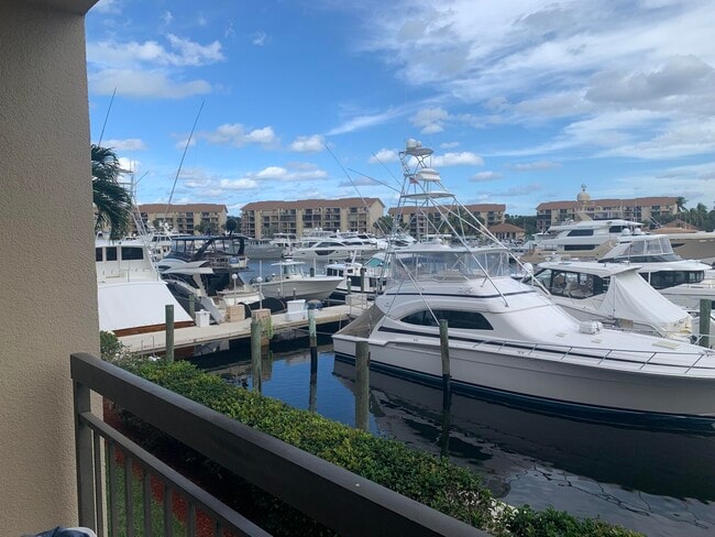 Foto del edificio - 2401 Marina Isle Way