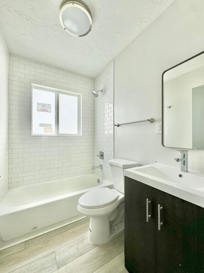 Building Photo - Fully Remodeled Three Bedroom Single Family Home