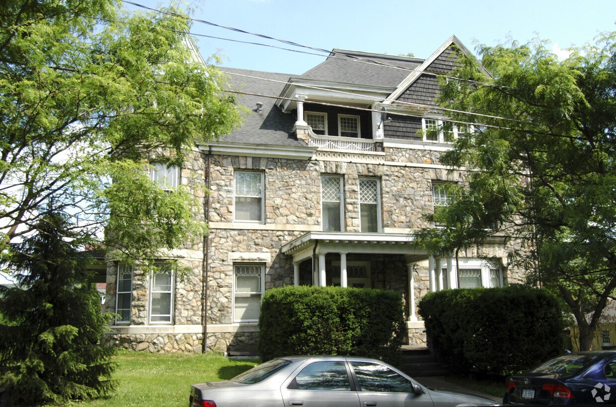 404 Seneca St, Bethlehem, PA 18015 Apartments in Bethlehem, PA