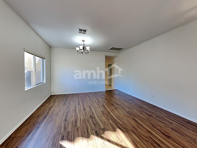 Foto del edificio - 17285 W Tara Ln