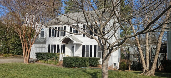 Foto del edificio - Beautiful, Hard to Find 4br/2.5ba in Cary! Available Now!