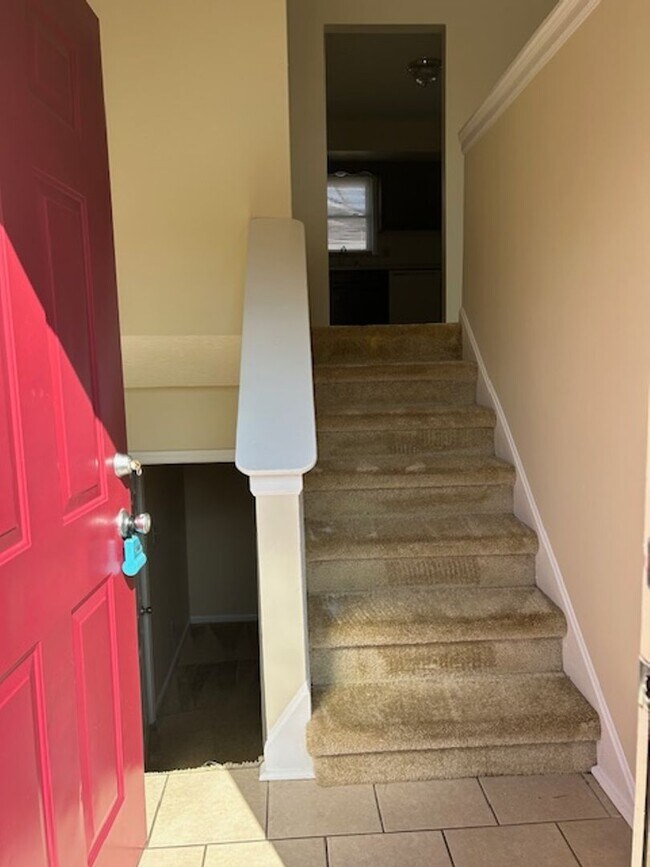 Building Photo - Welcome Home to East Hills!               ...