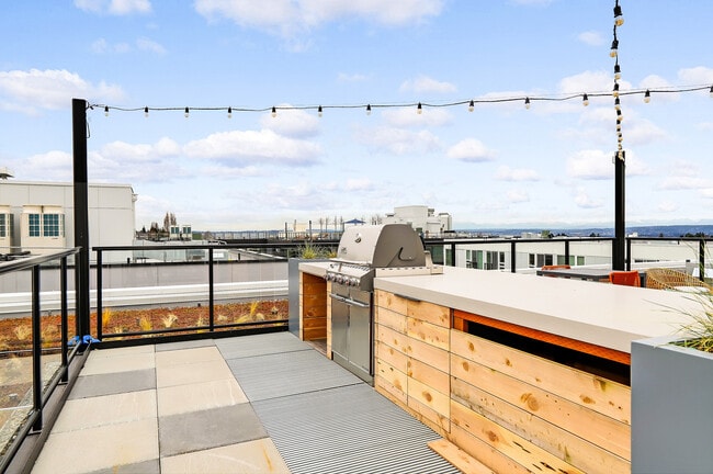 Building Photo - Midtown Square