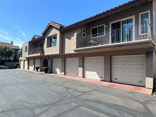 Building Photo - Charming 2-Bedroom Condo with Great Amenit...