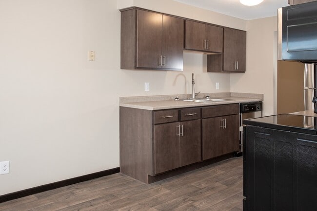 Building Photo - Chateau Apartments