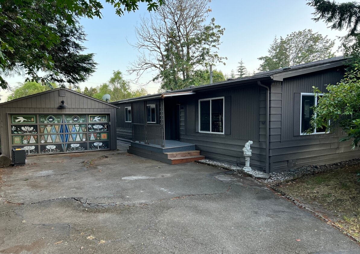 6695 NE Pine St, Suquamish, WA 98392 House Rental in Suquamish, WA