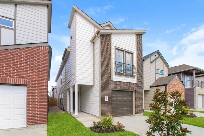 Building Photo - 15241 Estrella Rd E