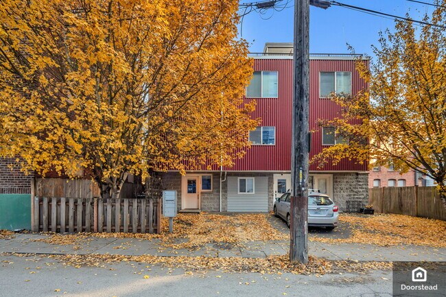 Building Photo - 120 13th Ave