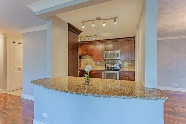 Building Photo - 1615 E Central Rd