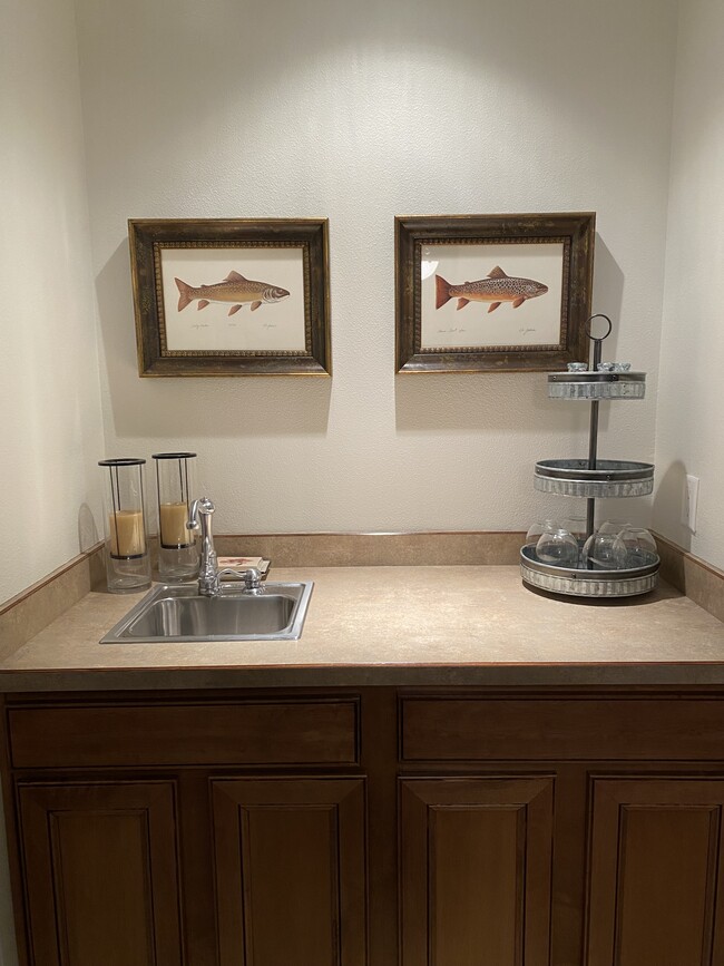 Building Photo - 180 Vista Ln