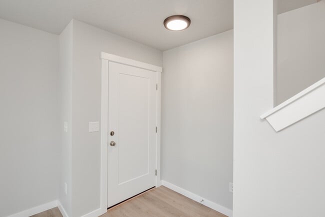 Building Photo - Brand New Townhome!