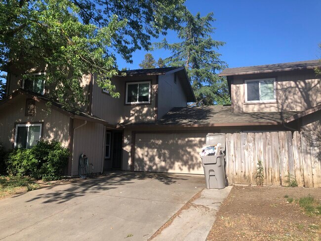Building Photo - 1273 Woodside Glen Way