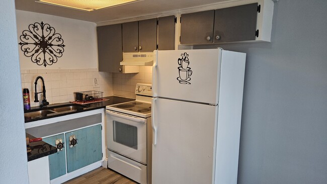 Building Photo - 312 Avanda Ct