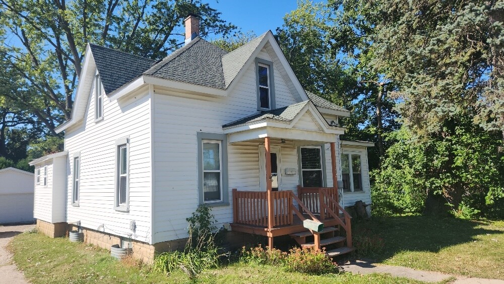 Primary Photo - 582 Main St