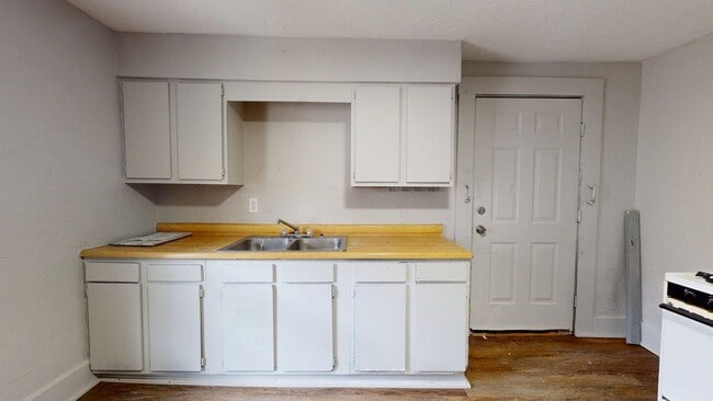 Building Photo - 1141 McKinley Ave