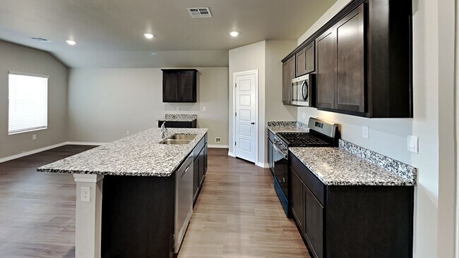 Building Photo - Spacious 4 Bedroom 2 Bathroom Home in Piedmont Schools (Neighborhood Park and Splashpad)