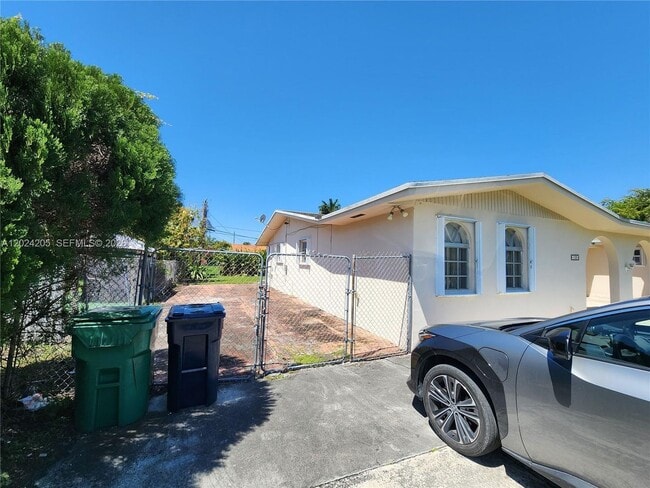 Foto del edificio - 120 SW 80th Ave