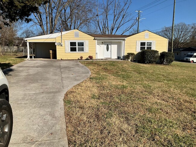 Building Photo - 2 Bedroom House With Carport