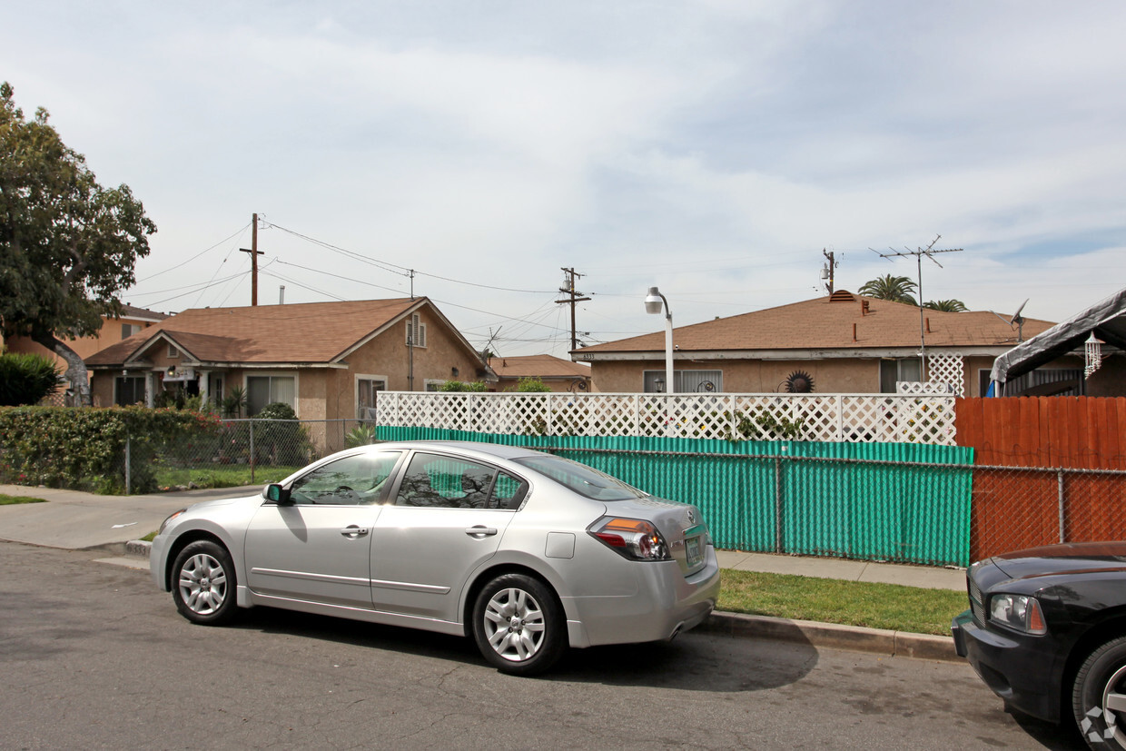 Building Photo - 6333-6337 Woodlawn Ave