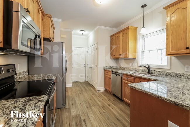 Building Photo - 2215 Charles Towne Ct