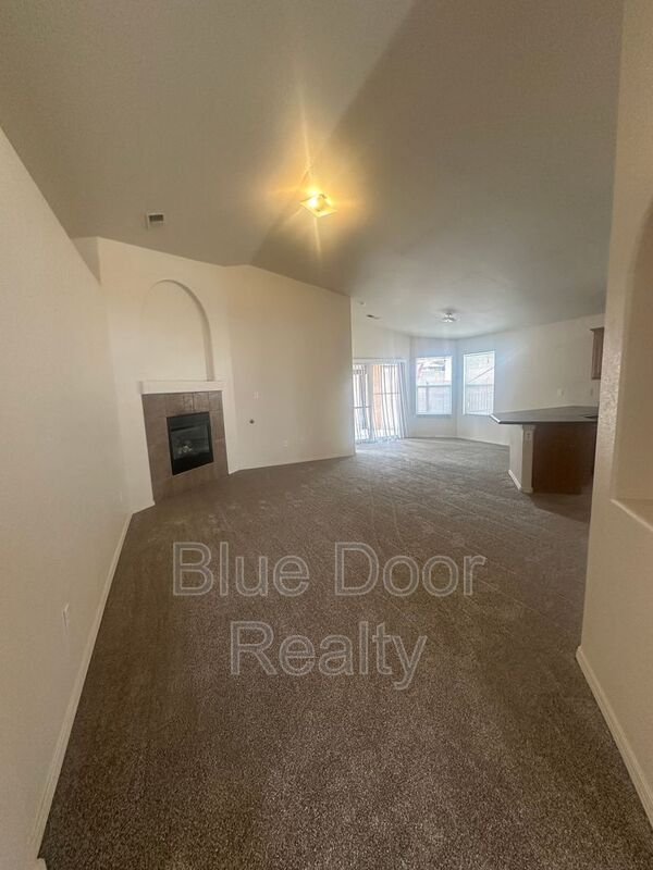 Foto del edificio - 380 Whispering Meadows Dr