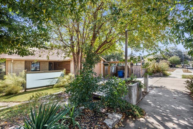 Building Photo - 11707 Blackhawk Dr