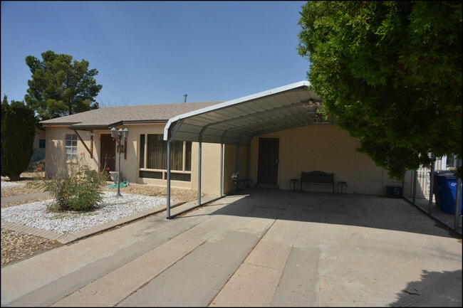 Building Photo - 6106 Tejas Dr