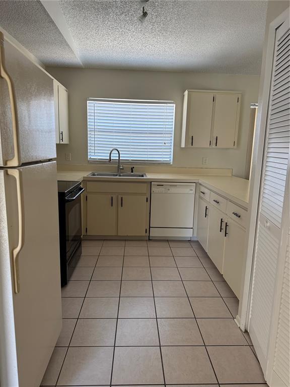 Foto del edificio - 1618 Bobolink Ln