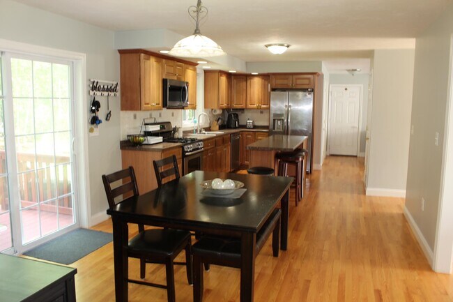 Foto del edificio - 48 Hickory Ln