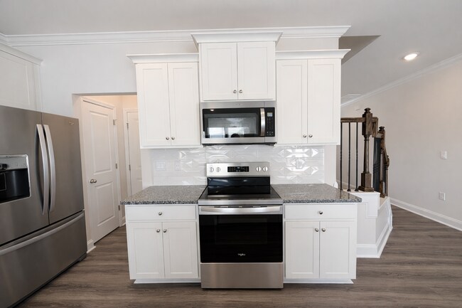 Foto del edificio - **6 Month Lease**New Construction -Hendersonville Townhome