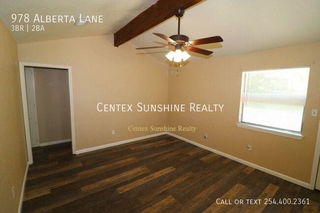 Building Photo - 978 Alberta Ln