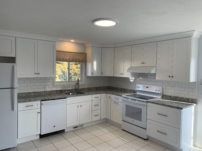 Building Photo - 14 Ferncrest Dr