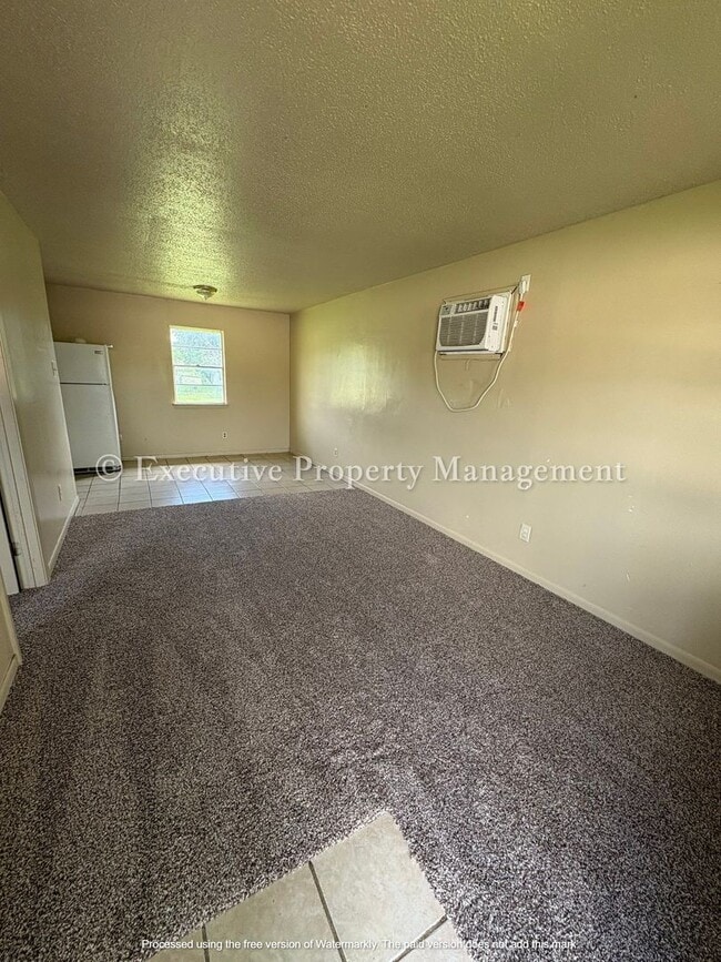 Building Photo - 410 Sunset Ln