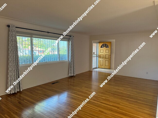 Foto del edificio - Desired NE location near Sandia High Schoo...