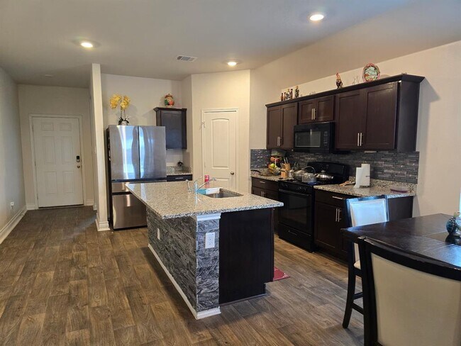 Building Photo - 116 Lily Pond Trl