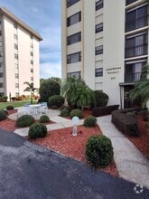 Building Photo - 117 Country Club Dr